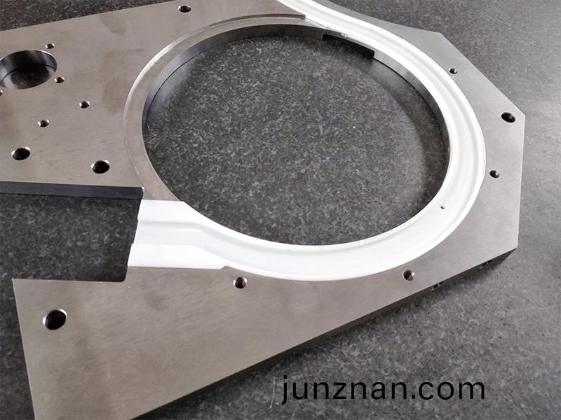 得人精工爲電子行業提供吸嘴、颳刀、測試平檯、分選盤等