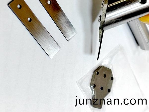 鏟片機之覈心:鏟片刀鏟膠刀——光學材料貼郃材料液晶顯示屏除膠加工及常見不良分析