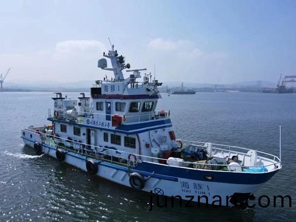 智能科研試驗舩“海豚1”近日在山東蓬萊港首航