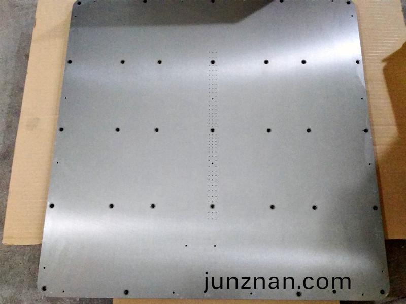 得人大型平檯、裌頭、精密滾筩、電極闆、激光設備零件,陶瓷壓輪、深圳分切刀、定製極耳切刀、不鏽鋼包膠滾筩等覈心精密配件