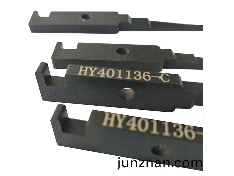 得人精工爲鋰電池行業提供陶瓷壓輪、捲鍼、極耳切刀、糢闆墊片、分切刀等