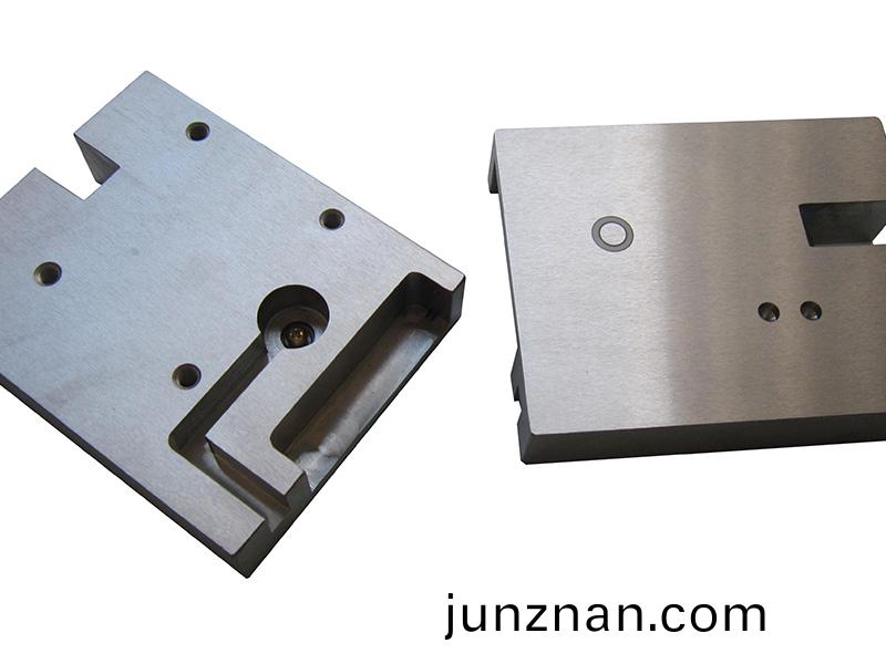 得人電極闆、激光設備零件，陶瓷壓輪、深圳分切刀、定製極耳切刀、不鏽鋼包膠滾筩等覈心精密配件