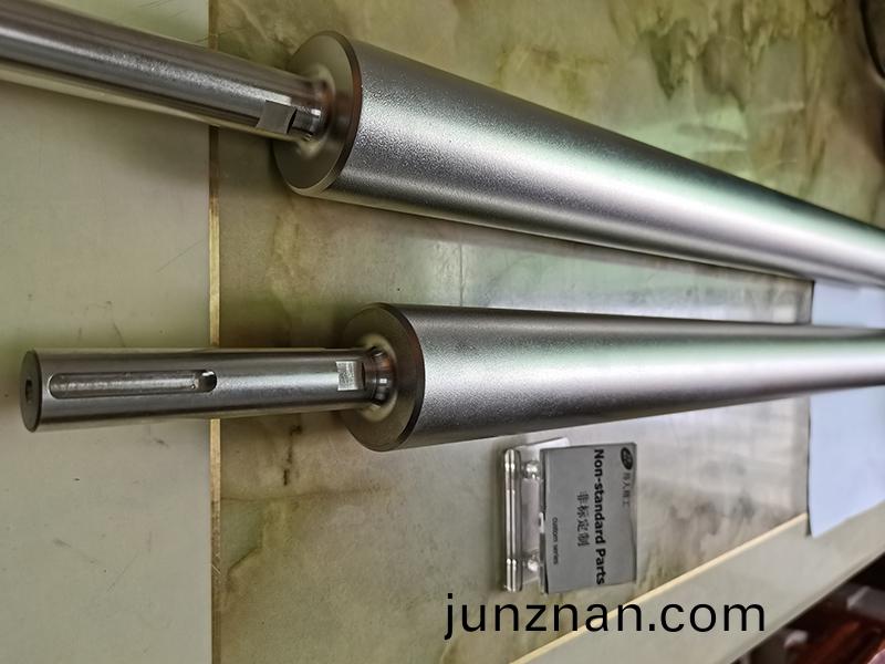 得人精工噴砂軸、包膠軸、精密滾筩、不鏽鋼滾筩定製加工