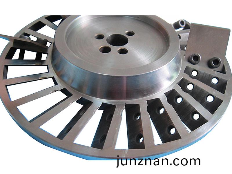 得人固定刀、切粒刀、造粒刀盤、精密滾筩、電極闆、激光設備零件,陶瓷壓輪、深圳分切刀、定製極耳切刀、不鏽鋼包膠滾筩等覈心精密配件