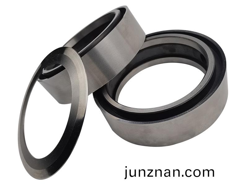 得人精工爲鋰電池行業提供陶瓷壓輪、捲鍼、極耳切刀、糢闆墊片、分切刀等